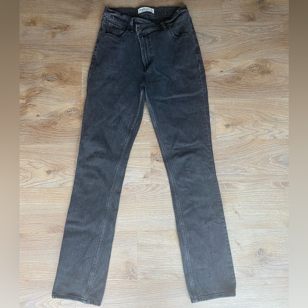 Abercrombie & Fitch The ‘90s Slim Straight Ultra High Rise Jeans